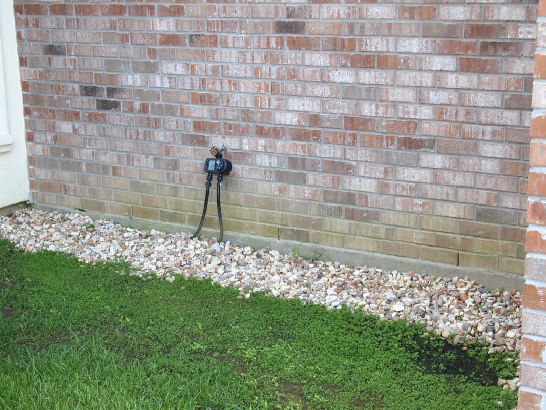 Driveway,And,A,Gate,Pressure,Washing.,Cleaning,House,Surroundings.